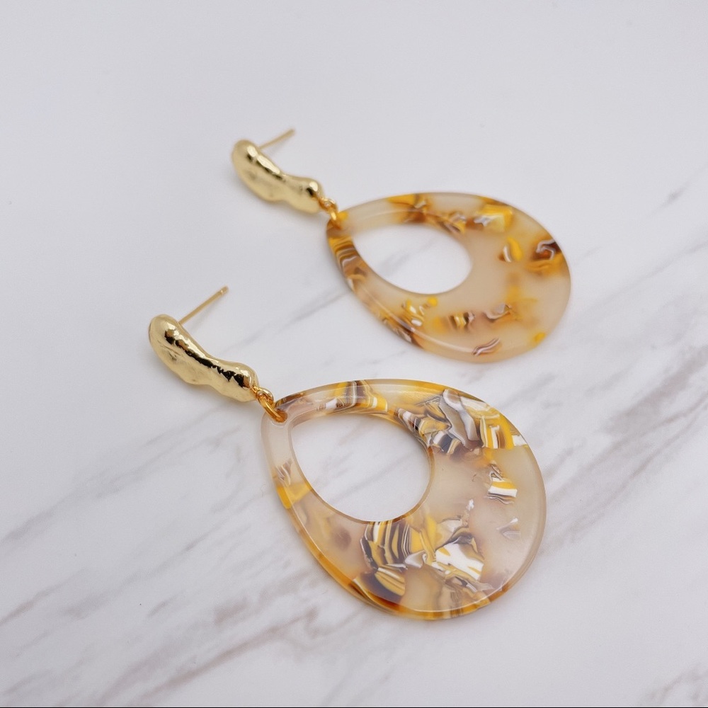 Irregular metal yellow acetate acrylic earring